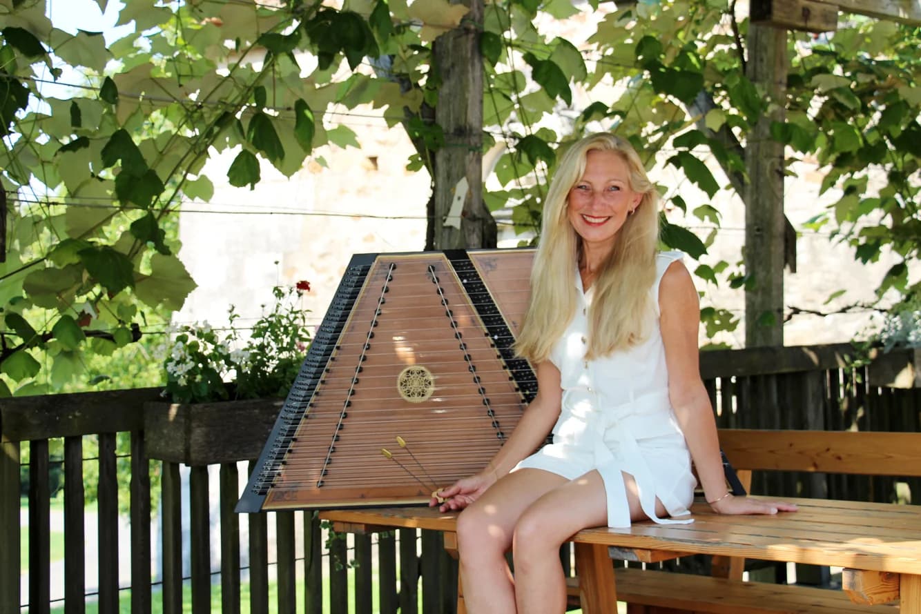 Ulrike am Hackbrett