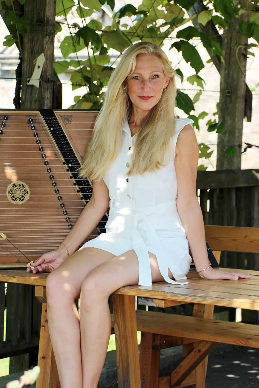 Ulrike am Hackbrett