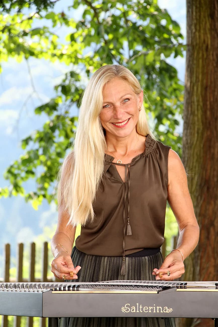 Ulrike am Hackbrett